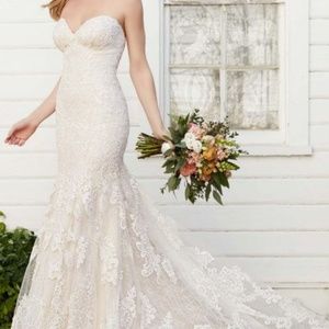 Martina Liana unaltered wedding dress